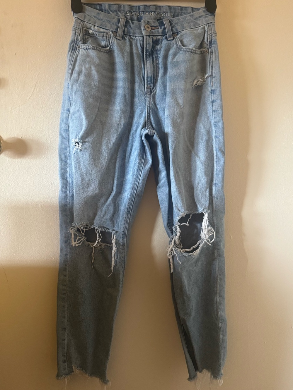 American Eagle Curvy Mom Jeans size 2 (short)